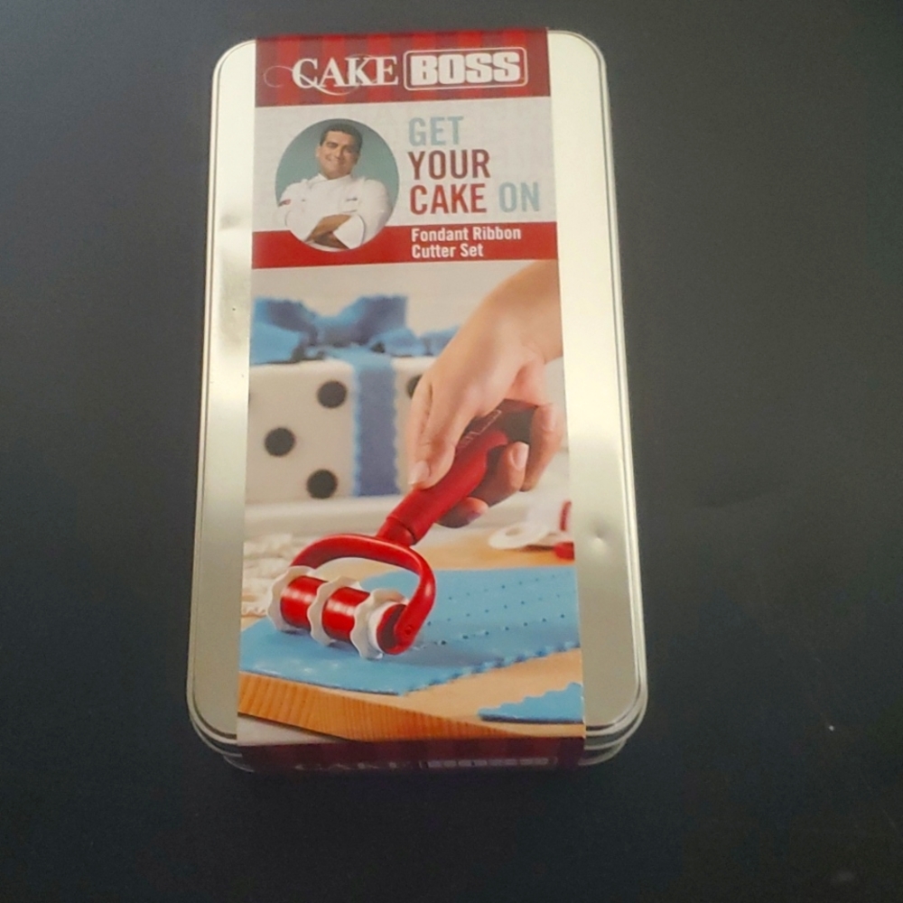 Cake Boss New fondant ribbon cutter set NEW